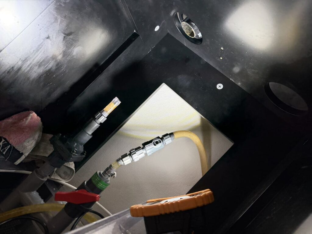 水槽 配管撤去